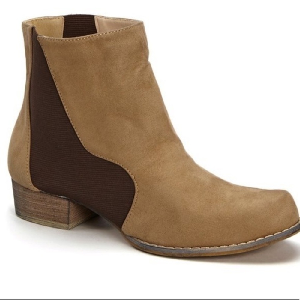 NIB-Two-Tone Chase & Chloe Faux-Suede Boots